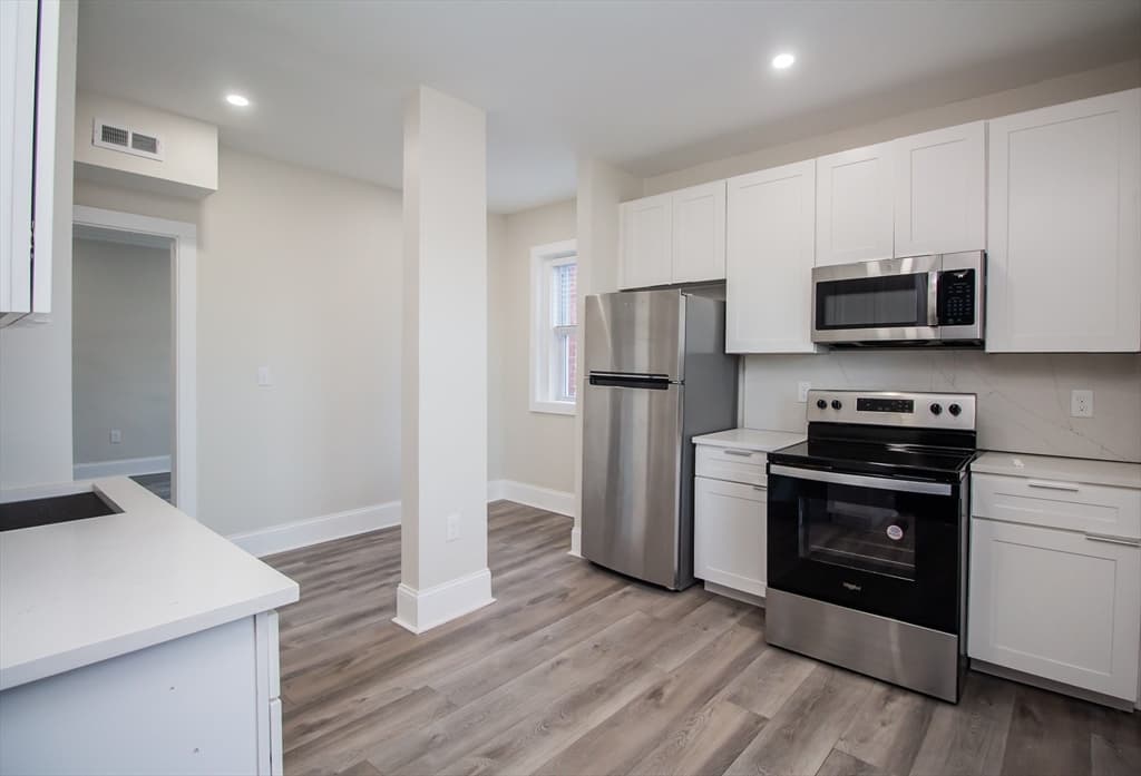 18 Walnut St #8