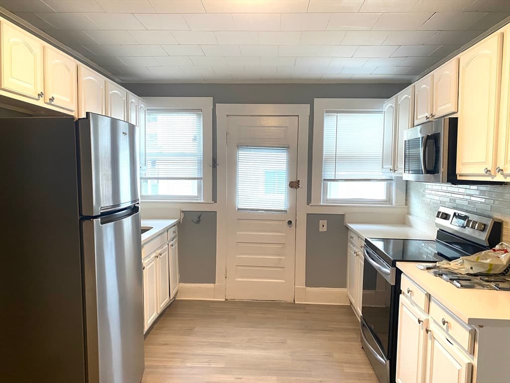 1083 Main St #1 photo 2