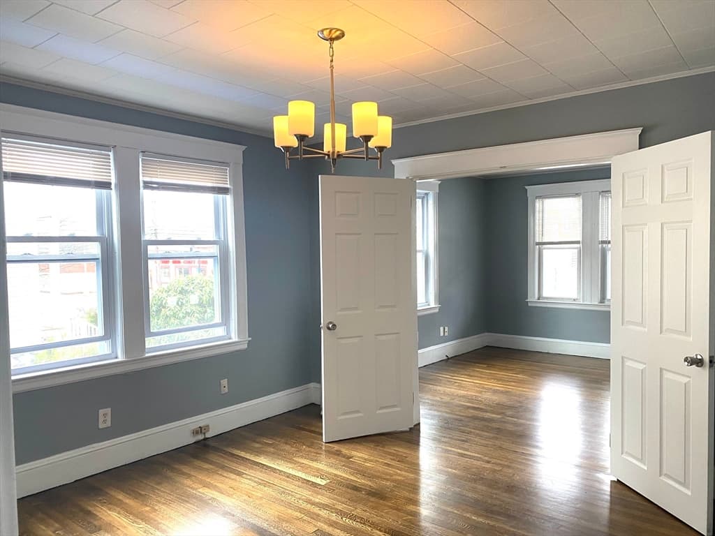 1083 Main St #1