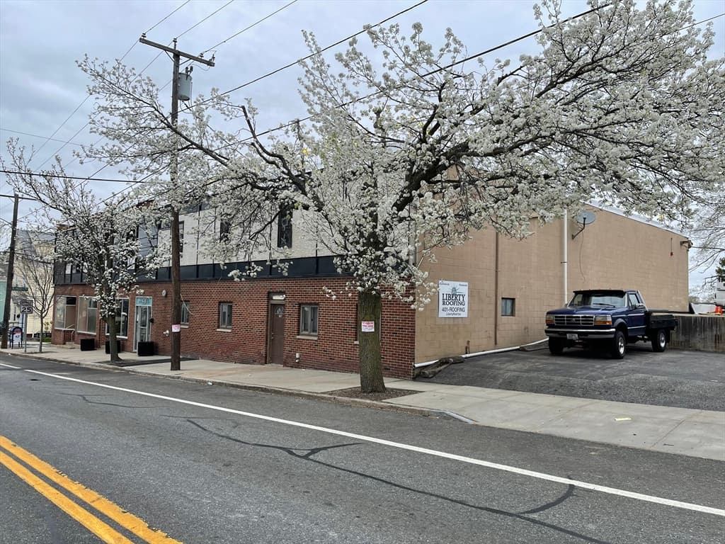 150 Warren Avenue photo 2