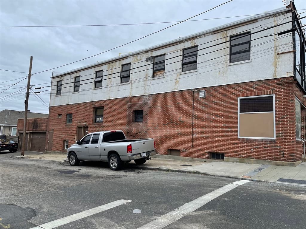 150 Warren Avenue photo 5