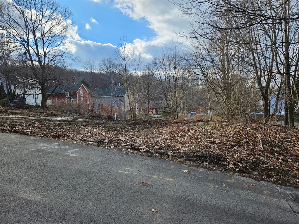 7 Maceo St photo 3