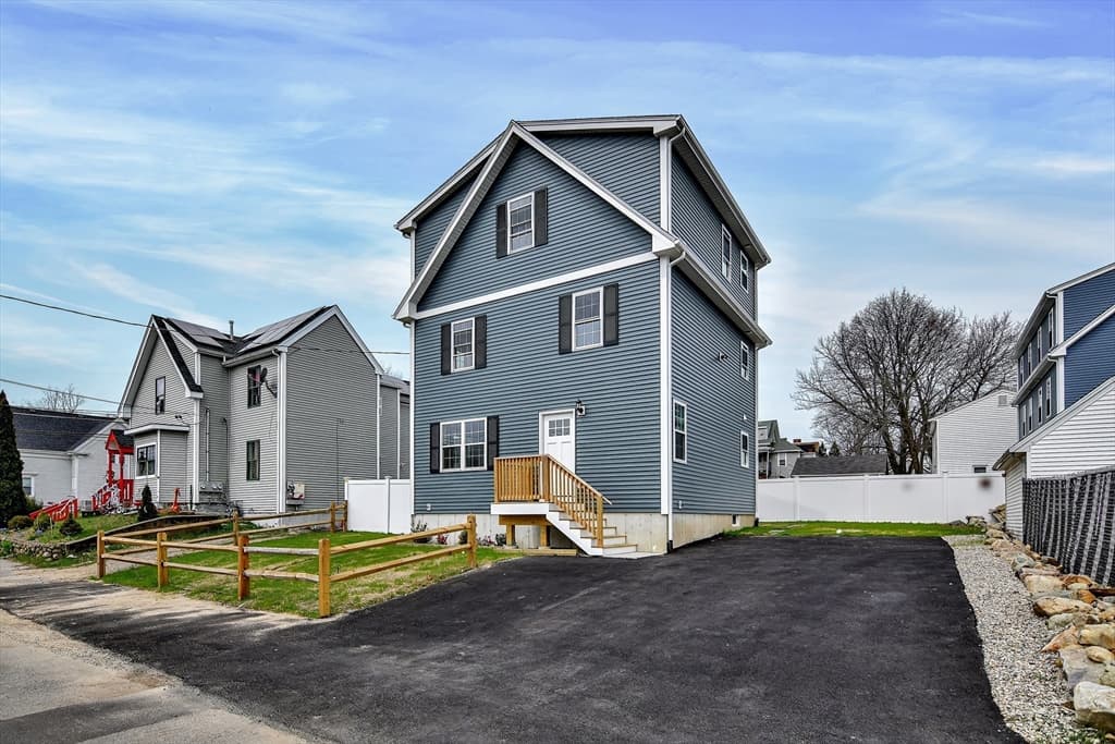 207 Green St photo 3