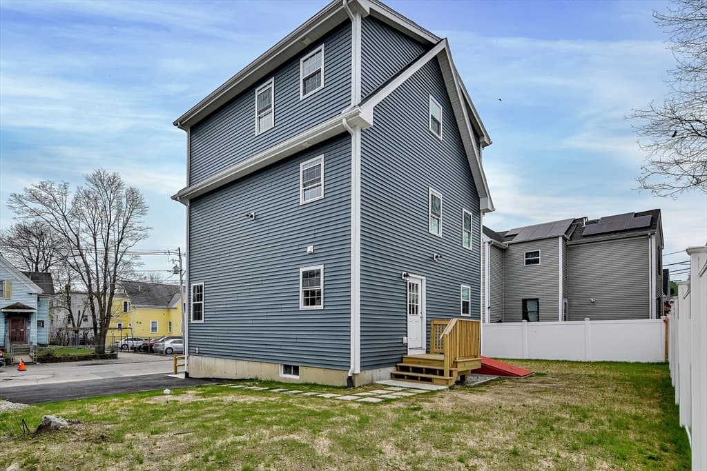 207 Green St photo 4