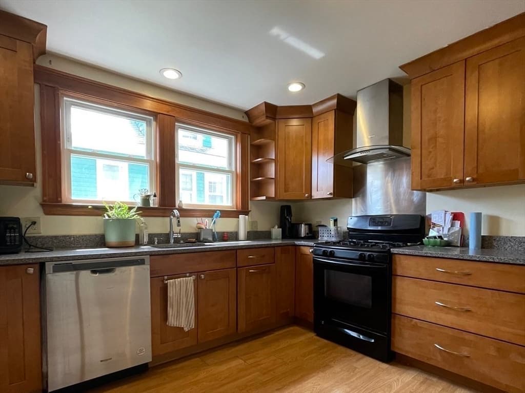 52 Commonwealth Rd #2