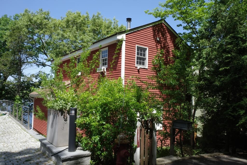 75 Russell Road photo 2