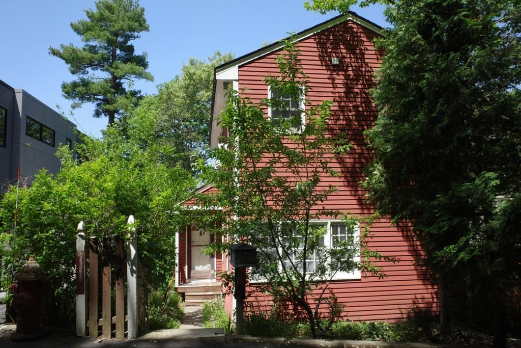 75 Russell Road