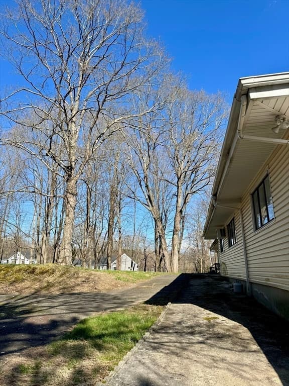 222 E Main St photo 3