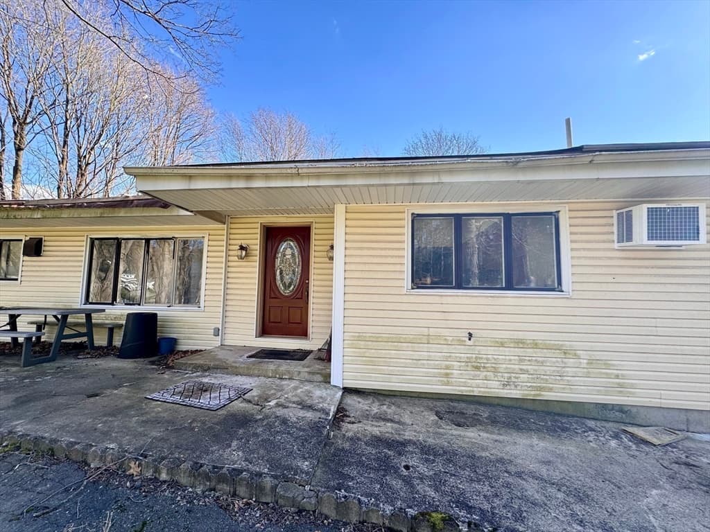 222 E Main St photo 4
