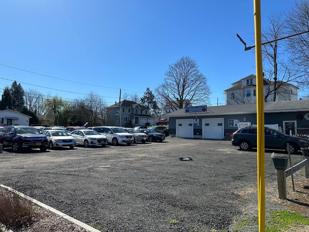 400 E Main St photo 3