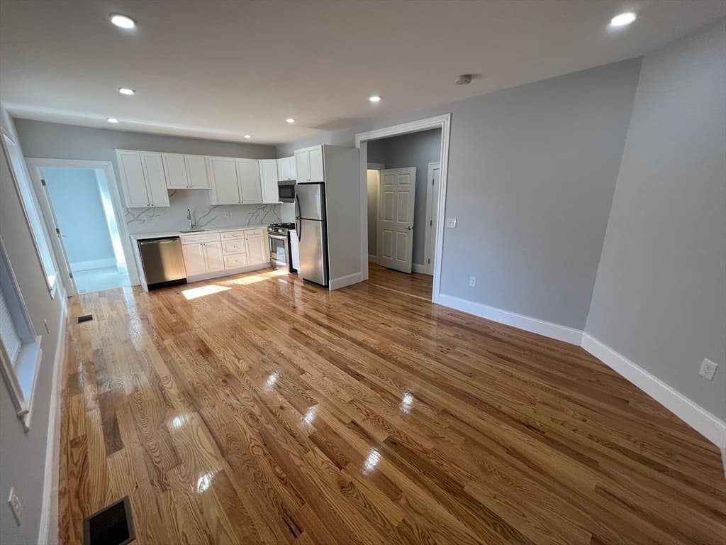 372 Oxford St #1