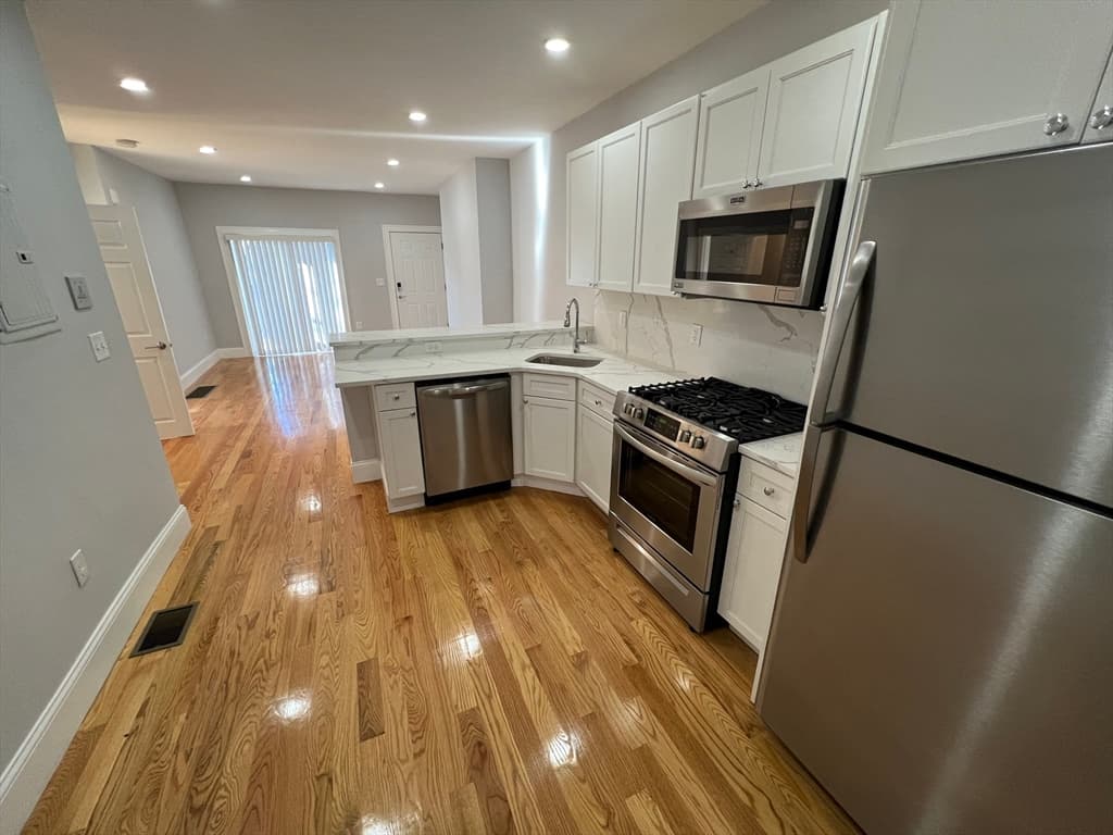372 Oxford St #2