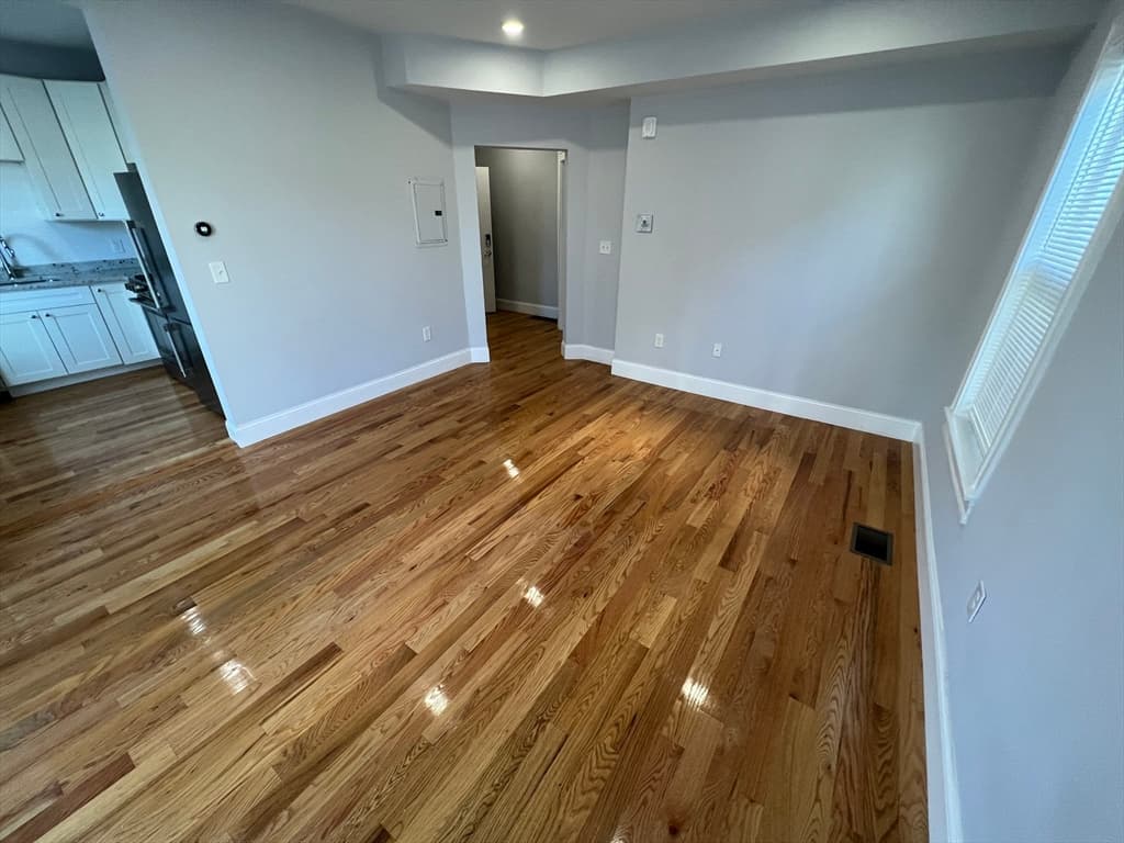 374 Oxford St #1 photo 3