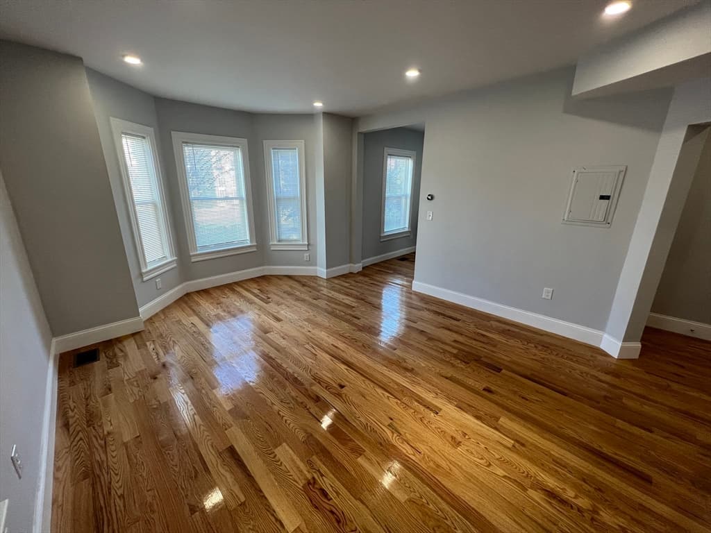 374 Oxford St #1