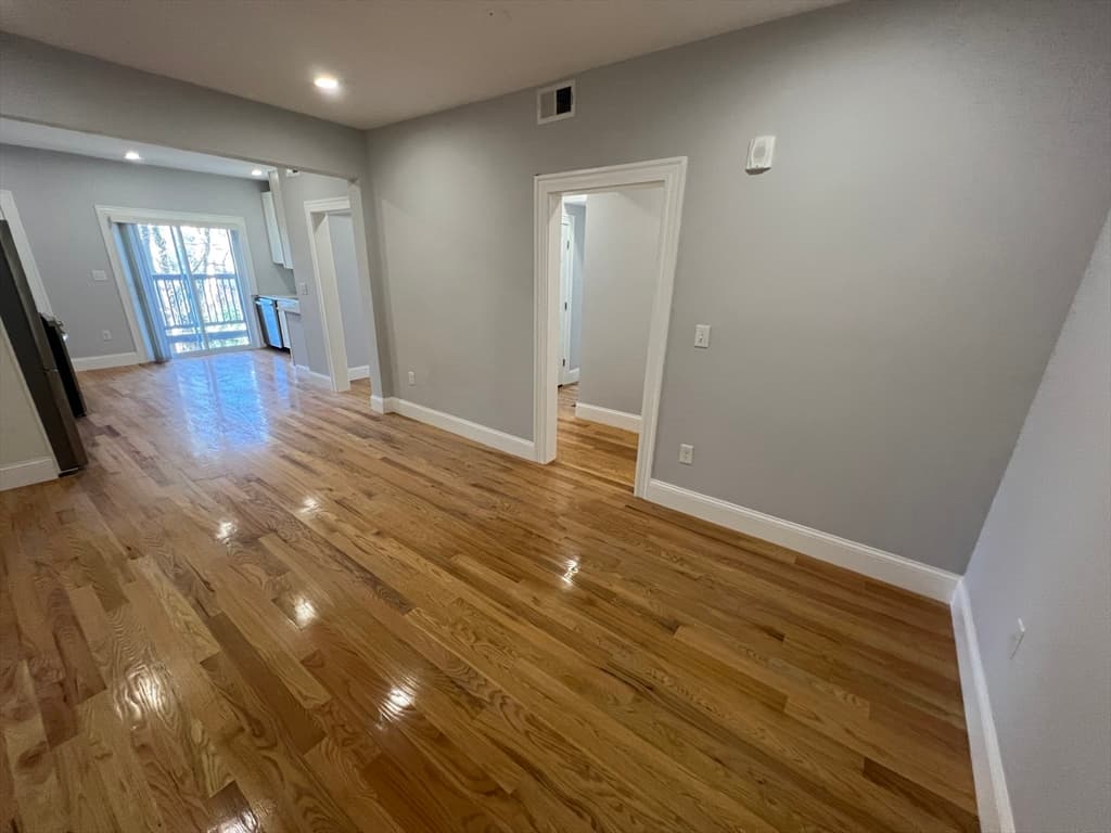 374 Oxford St #4
