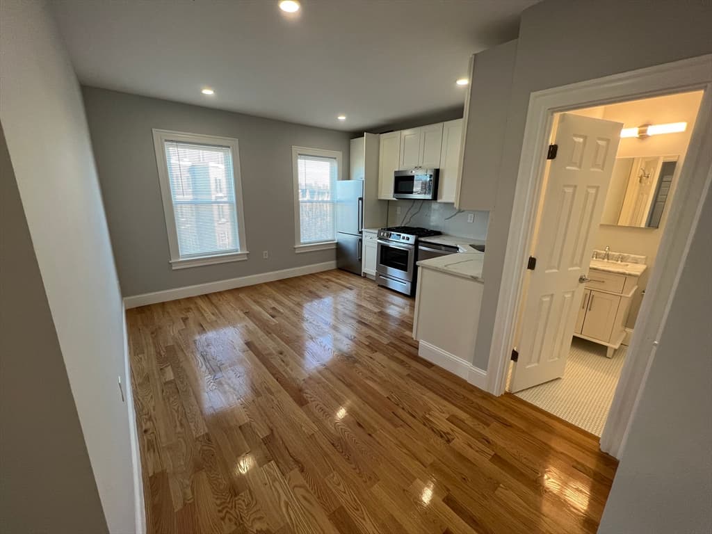 374 Oxford St #5