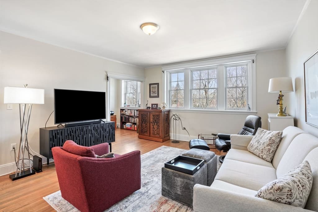 240 Brattle St #42