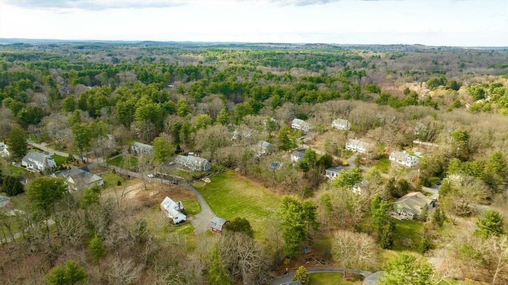 51 Willard Road photo 2