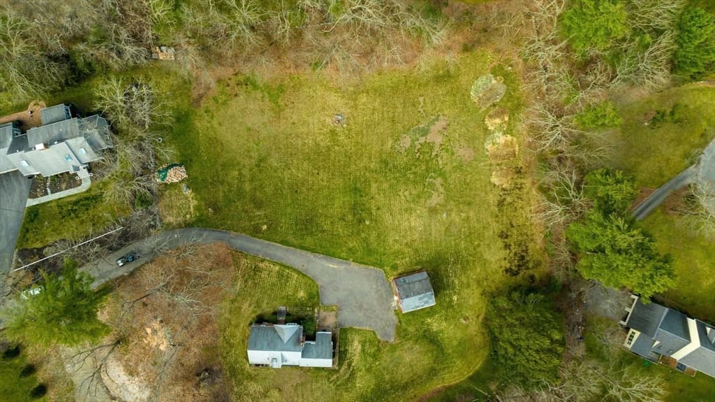51 Willard Road photo 3