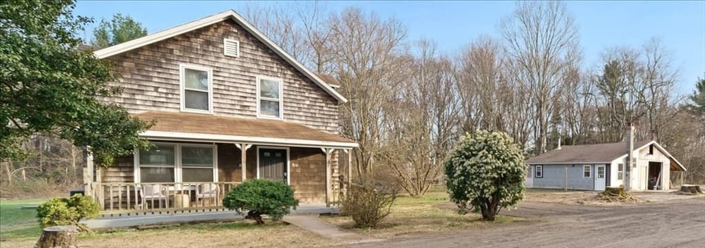 30 Railroad Avenue photo 2