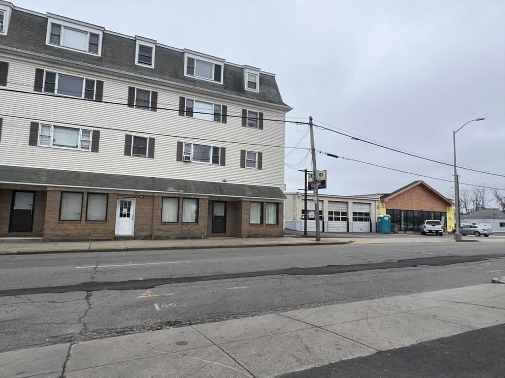 353 Bedford Street photo 2
