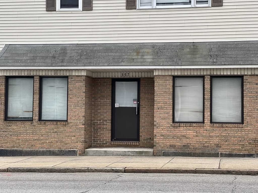353 Bedford Street photo 4