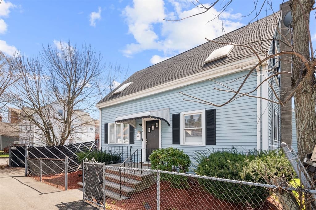 108 Warren St photo 2