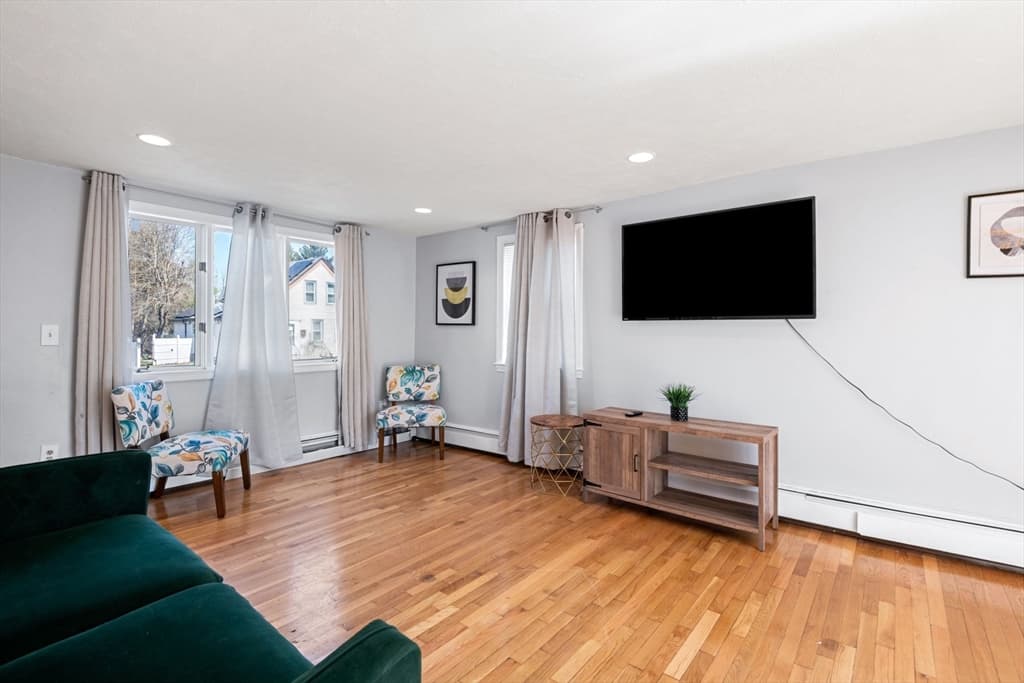 108 Warren St photo 5