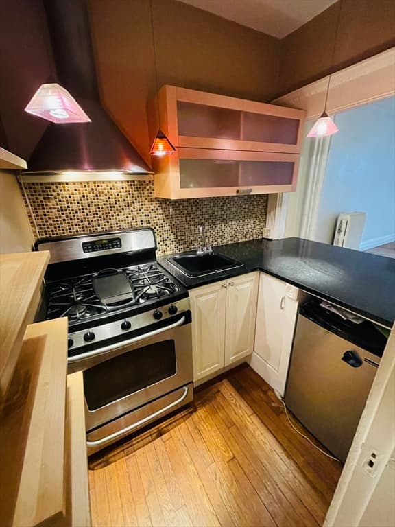 8 Garrison St #305