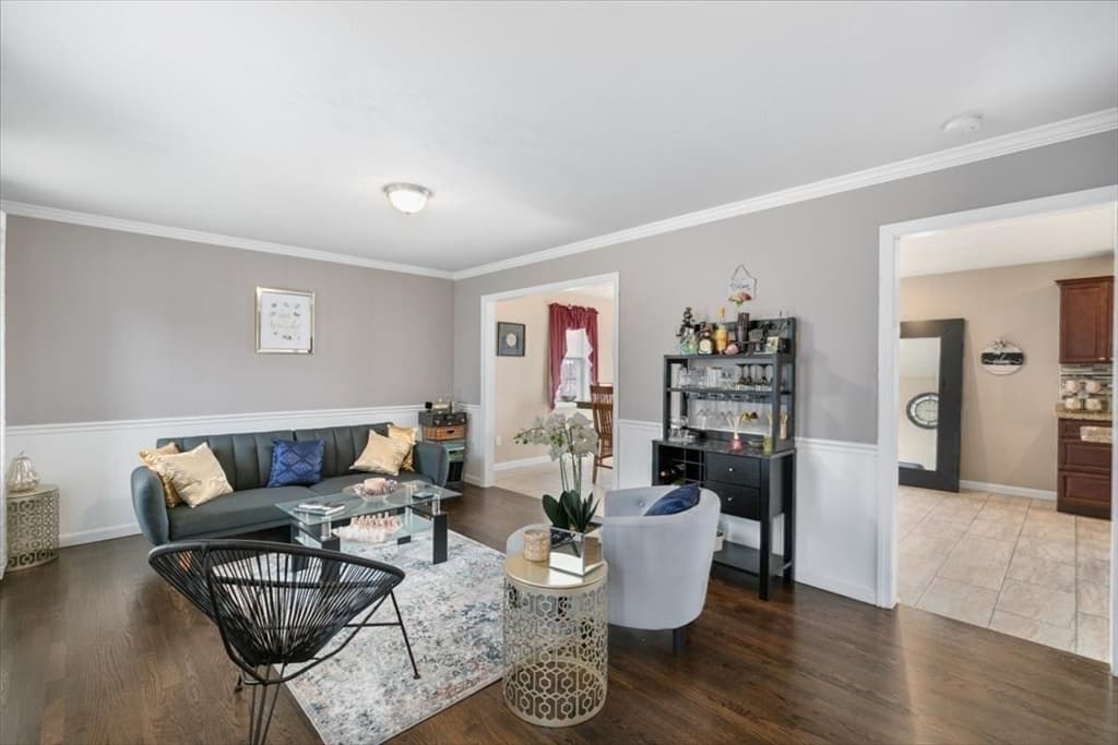 6 Gaylord St photo 2