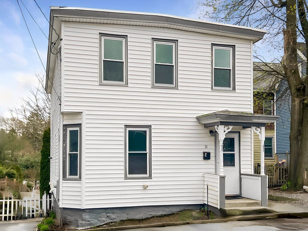 11 Hazel St photo 2