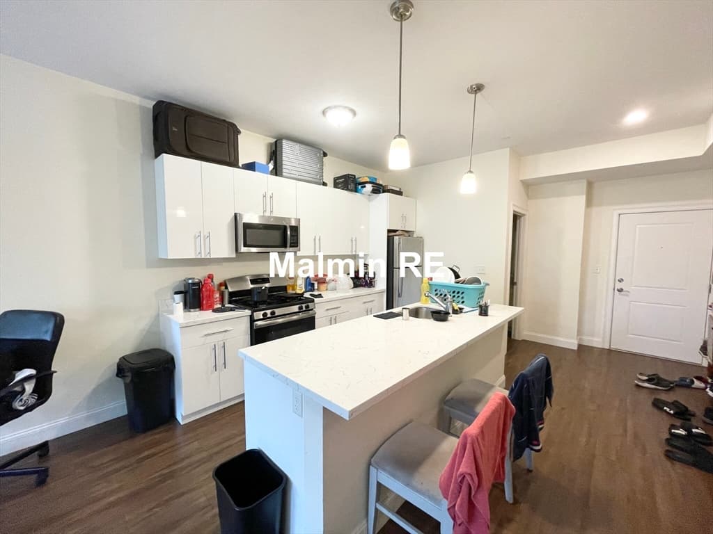 81-85 Amory St #303