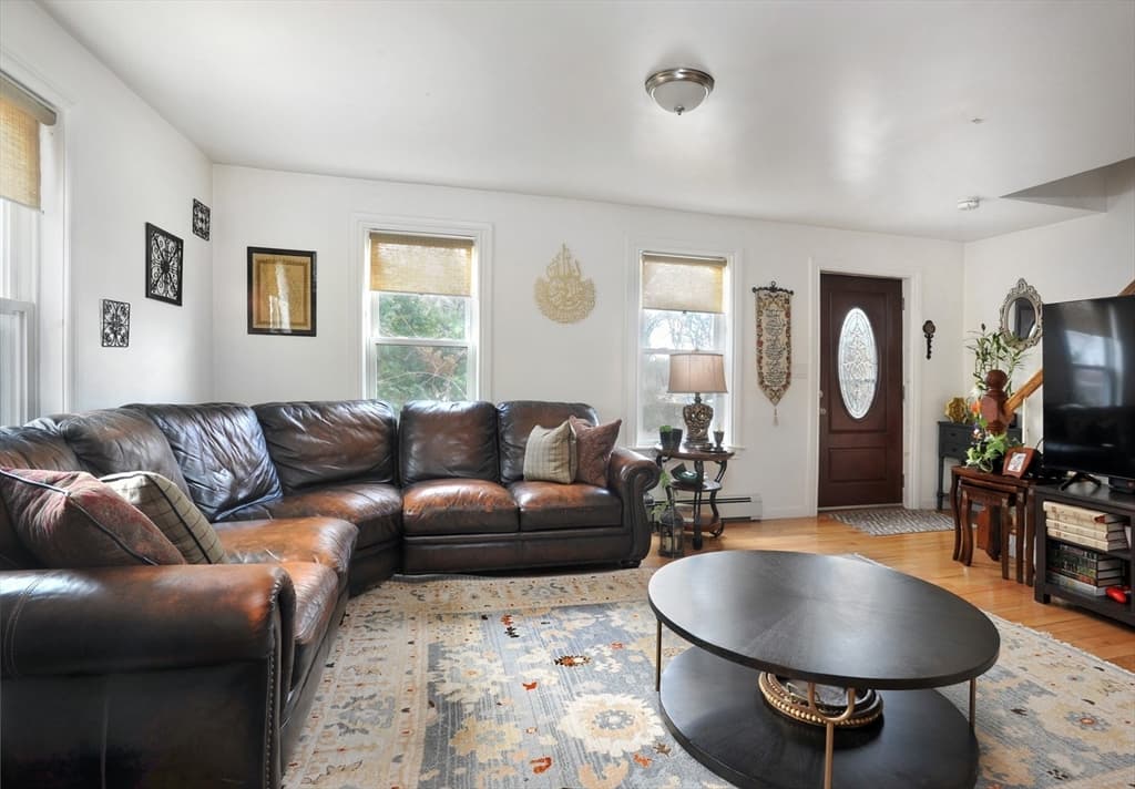 305 Franklin St photo 5