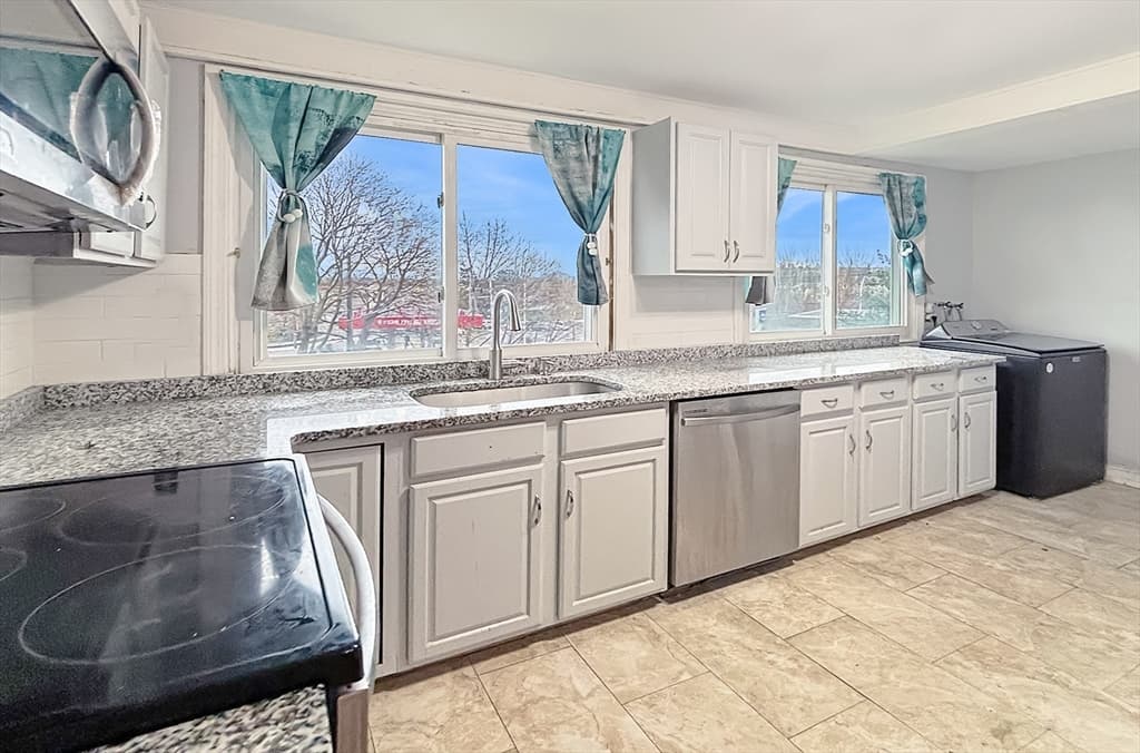 33 Campbell Ave photo 5