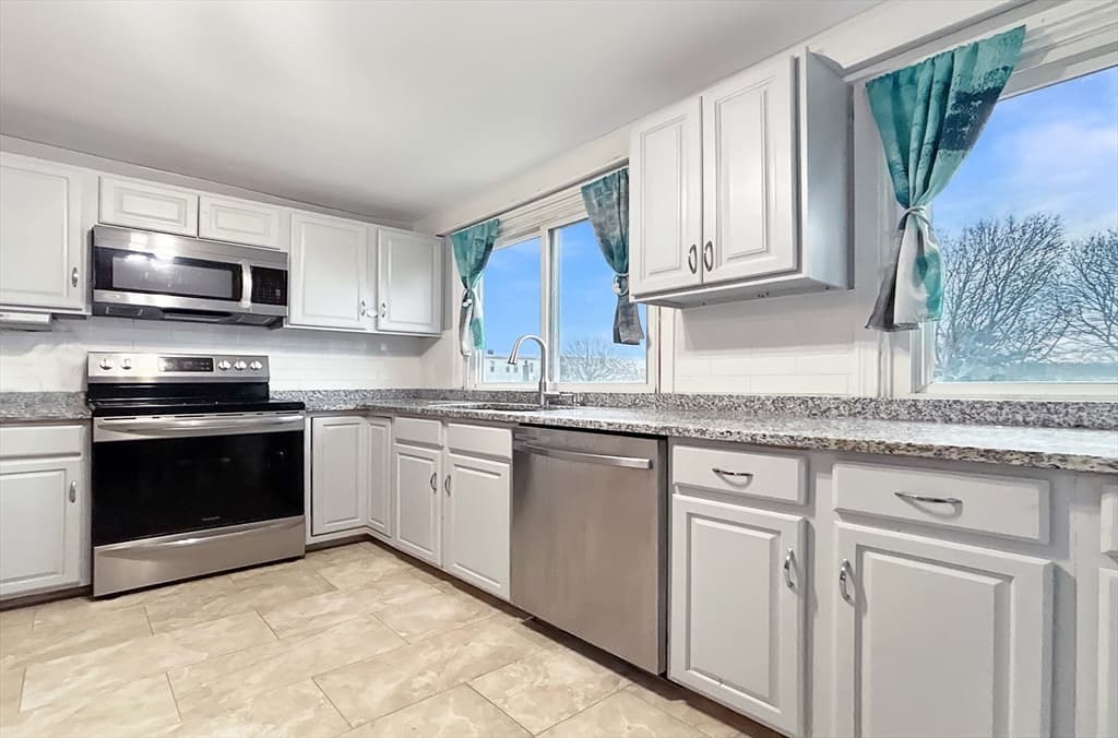 33 Campbell Ave photo 4