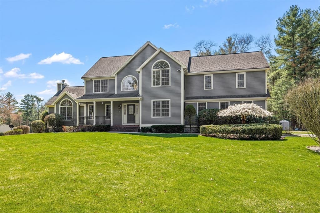 68 Plain St photo 2