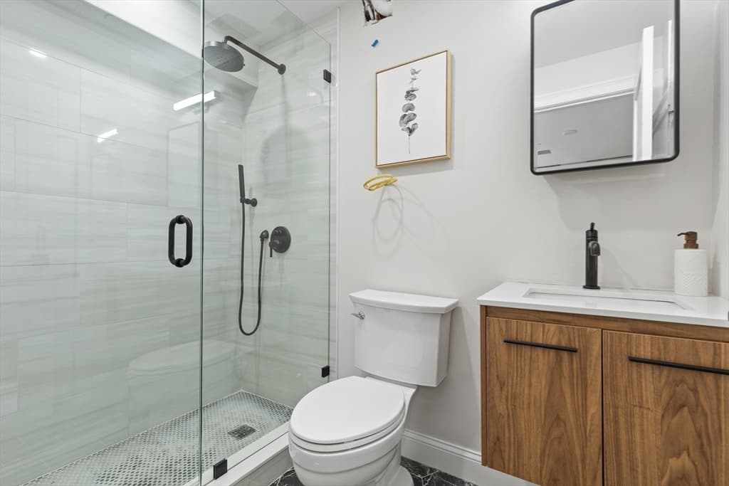 166 Salem St #1 photo 4