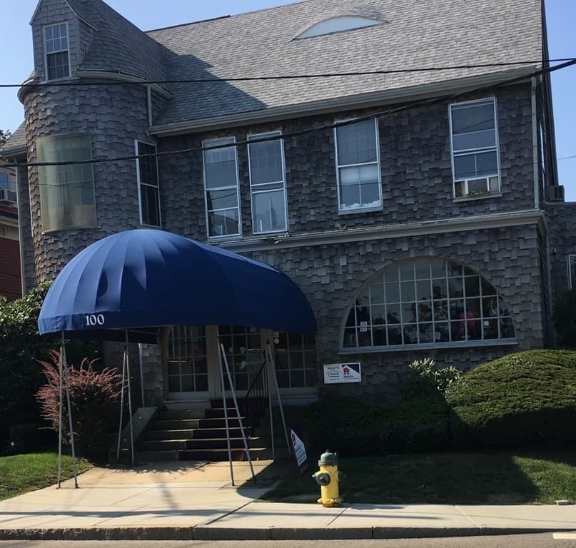 100 Court St