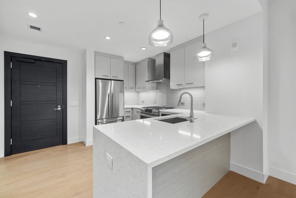 40 Traveler St #412 photo 3