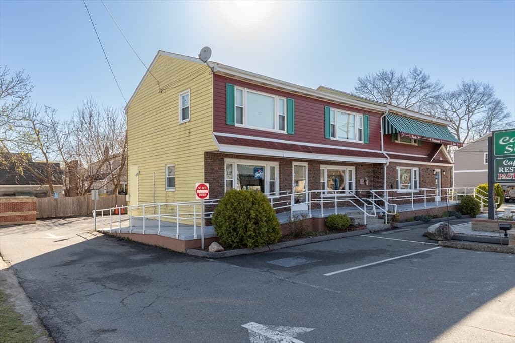 1300 Main St