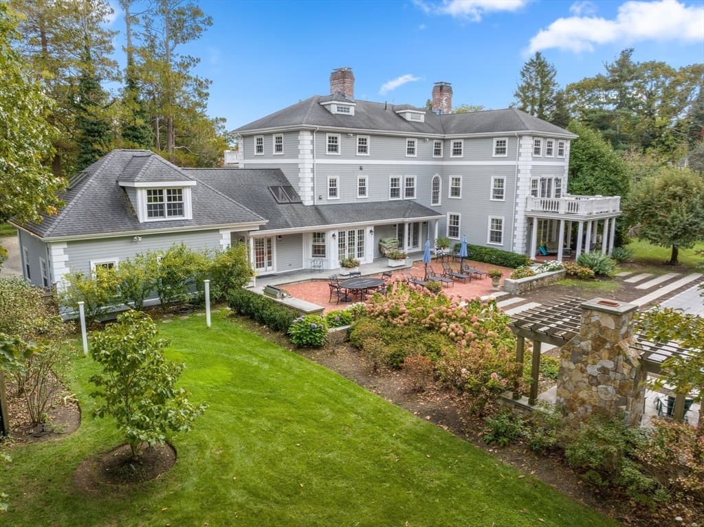 577 Bridge Street photo 5