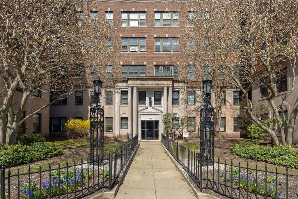 2001 Commonwealth Ave #17