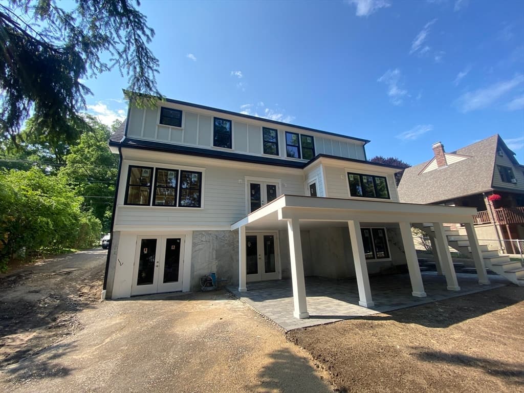 458 Pleasant St photo 3
