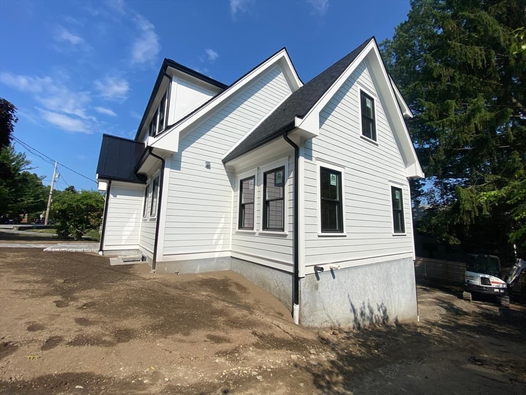 458 Pleasant St photo 5