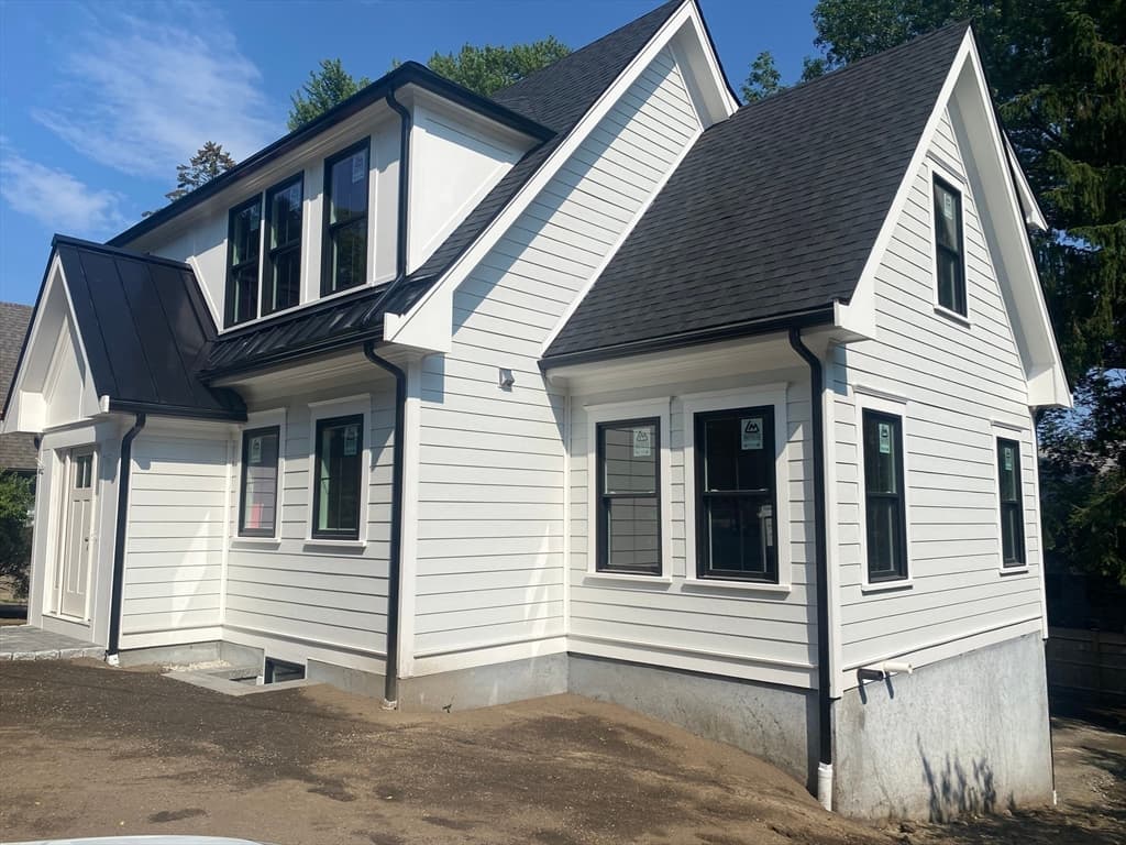 458 Pleasant St photo 4