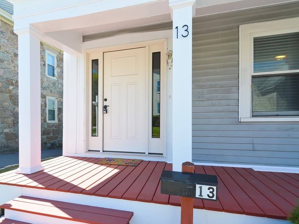 13 Plain St photo 3
