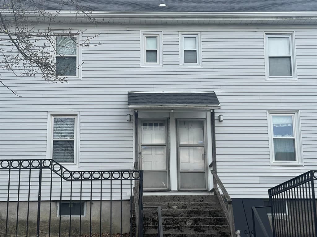 34 Cottage St photo 2