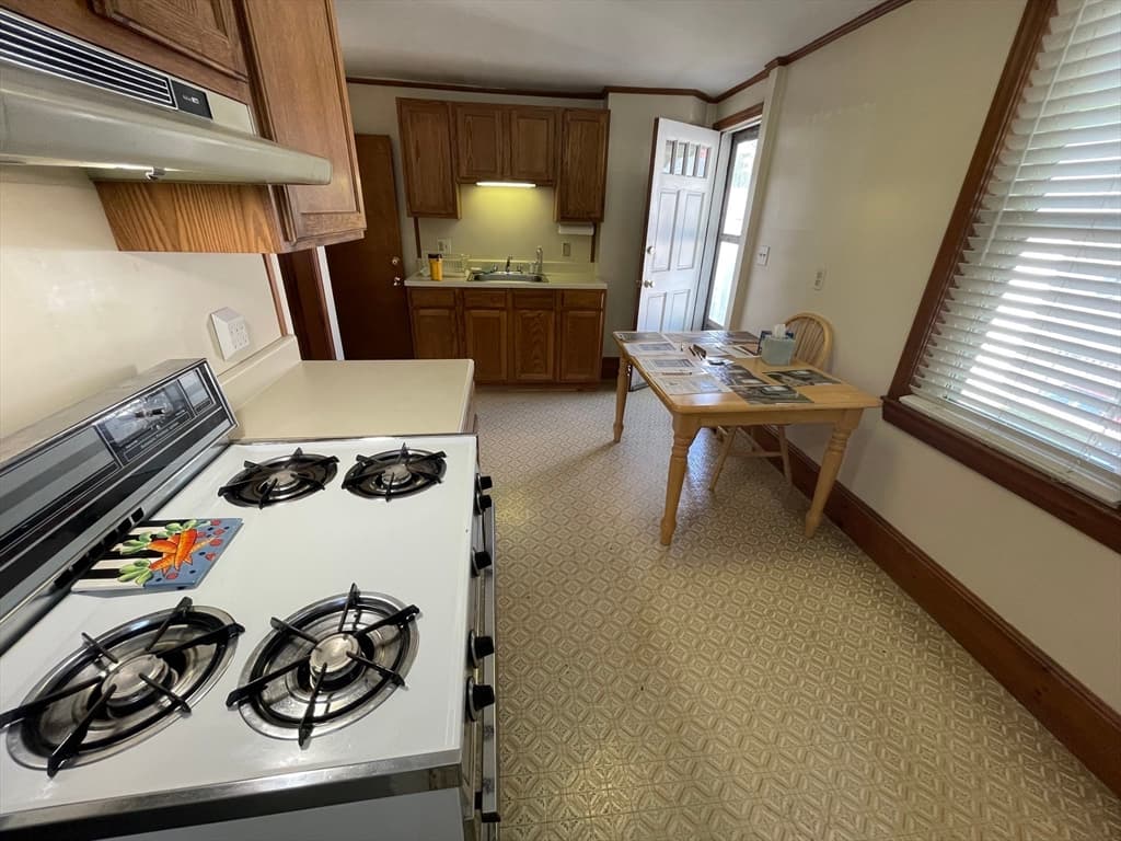 34 Cottage St photo 3