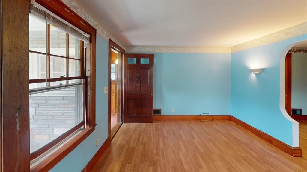 149 Mckay Street photo 2