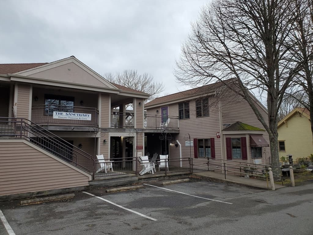 1069 Main Street photo 3